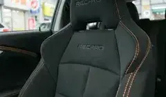 RECARO RS-Gバケットシートのアルカンターラ