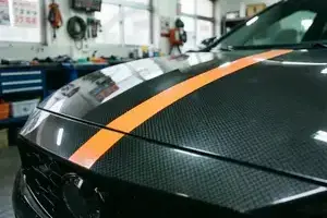 GR Corollaのカーボンボンネット